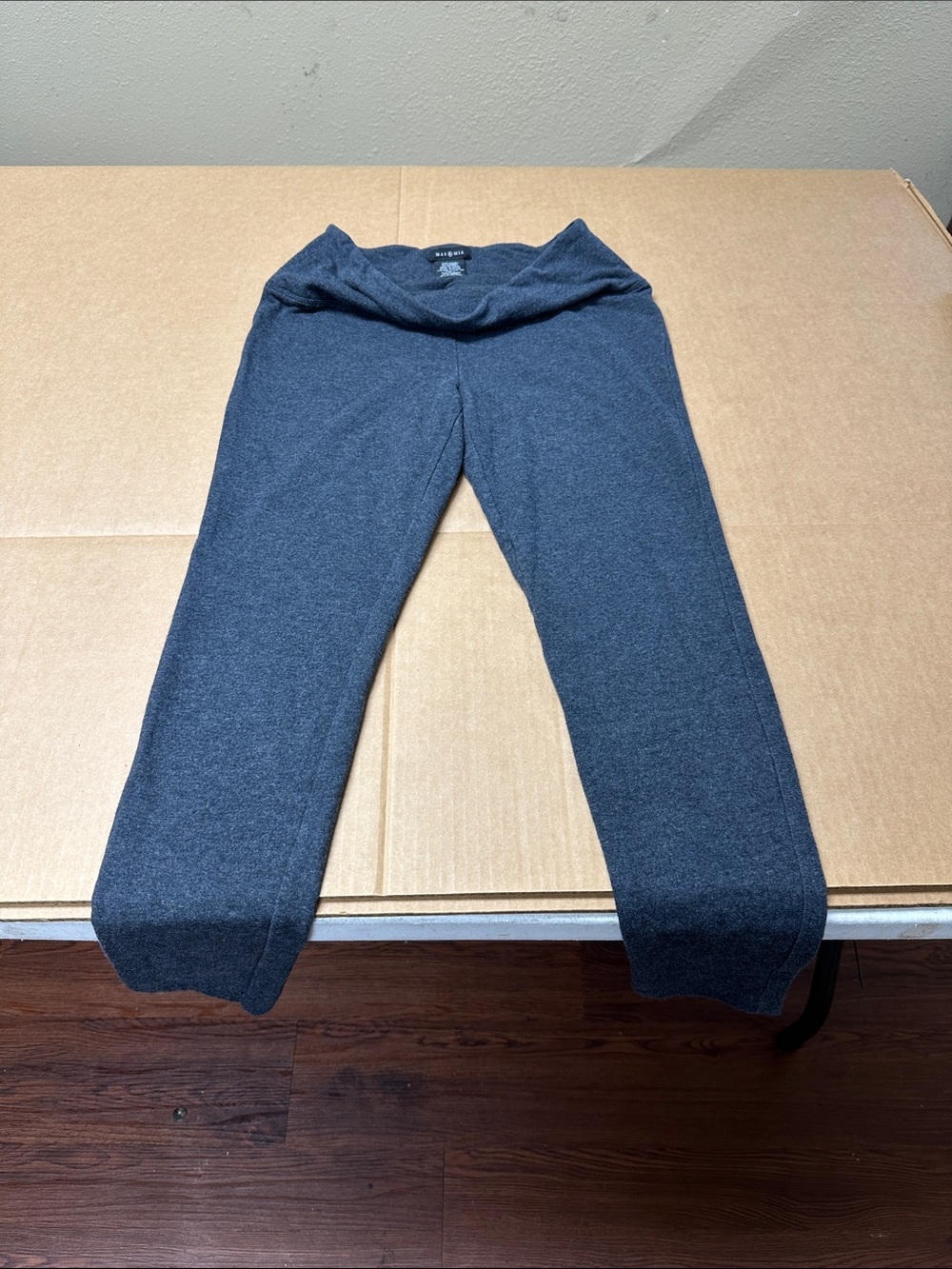 ##650, Size L, Max & Mia Women’s Dark Gray Knit Leggings
